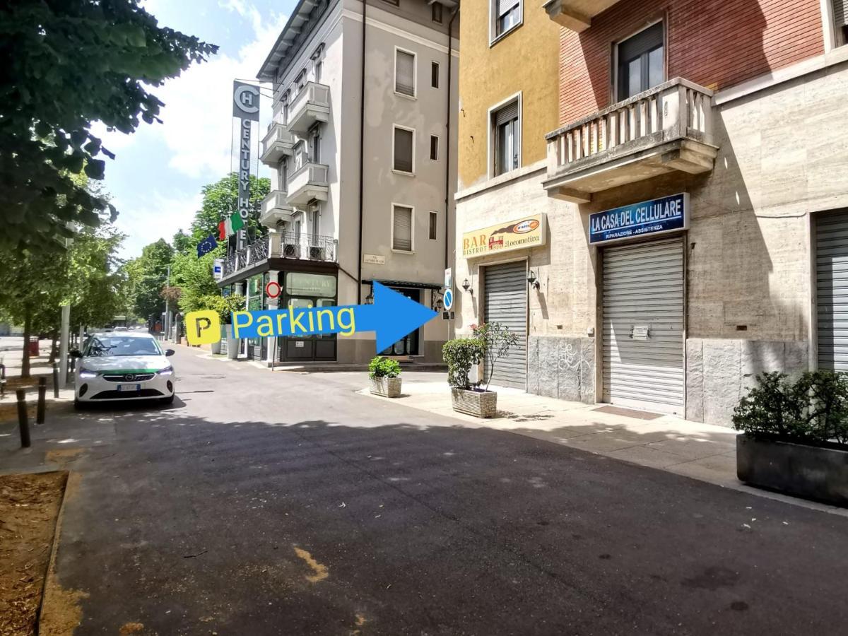Parma Express Traveller'S Lodging Front Station Fs Parking Exterior foto